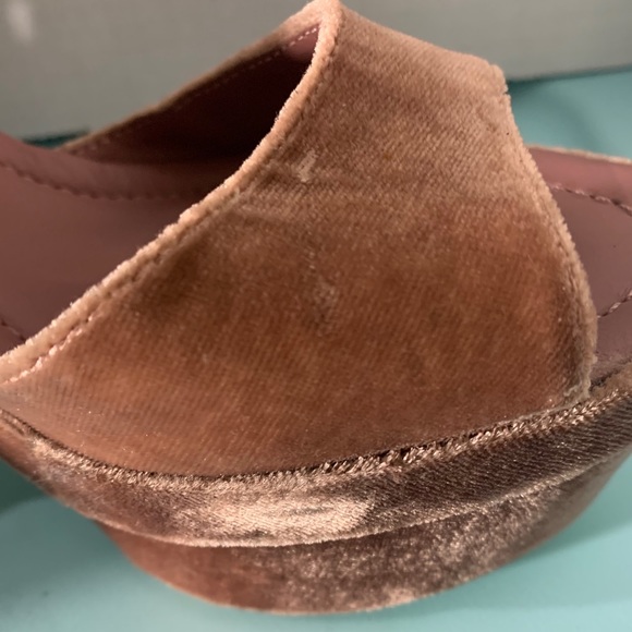 NWT- ZARA BLUSH VELVET PLATFORM HEELS - Picture 2 of 8